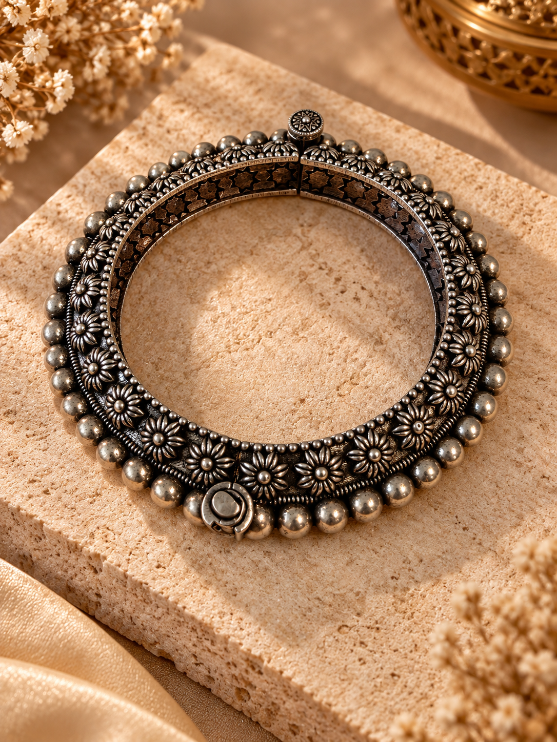 Chandra Cuffs