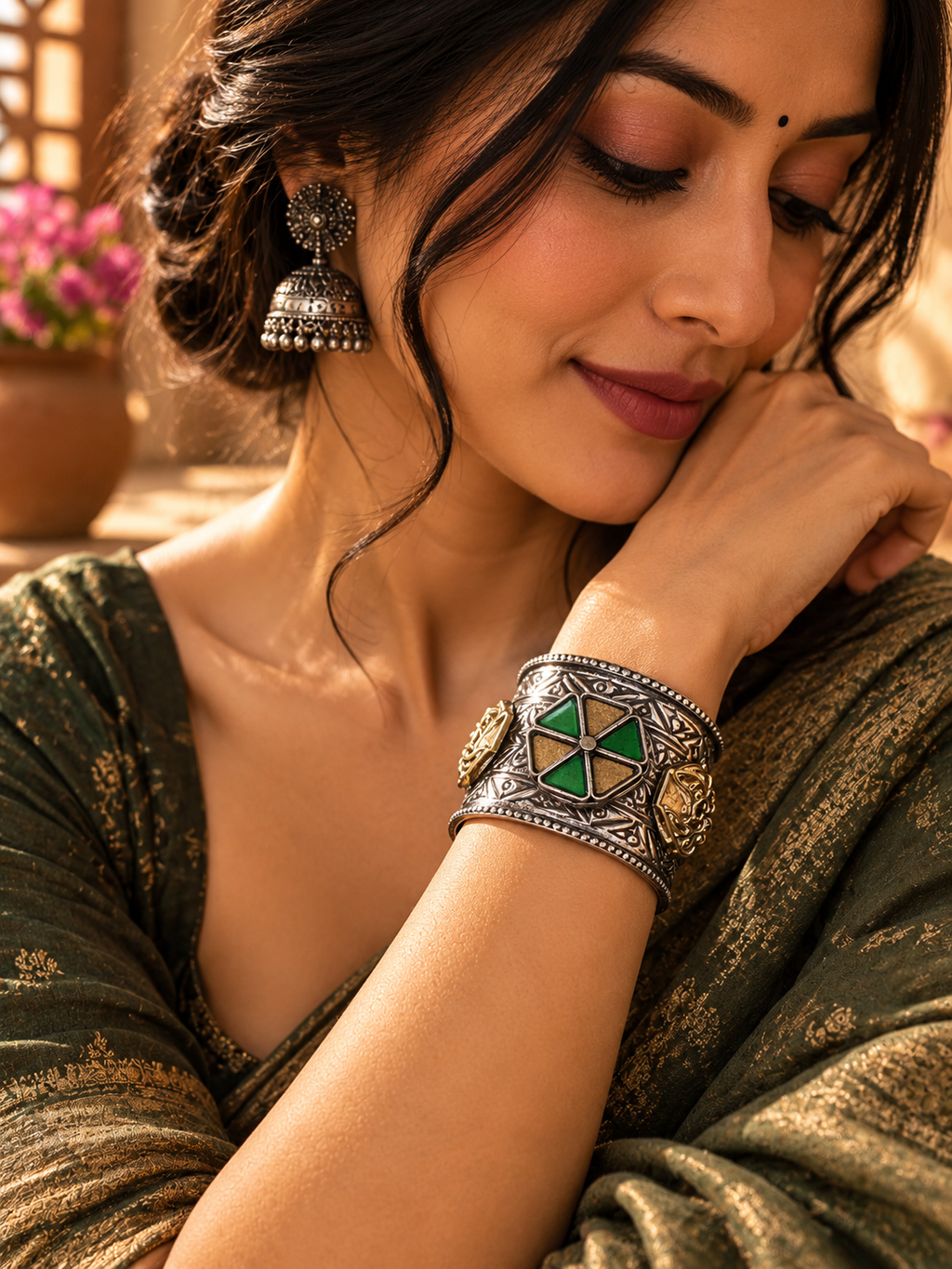 Trikonaska Cuff